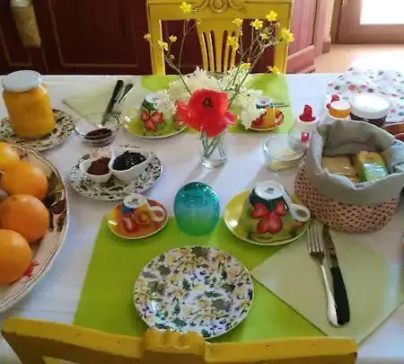 Chiara Affascinante Villino Проживание в семье Монсамполо-дель-Тронто