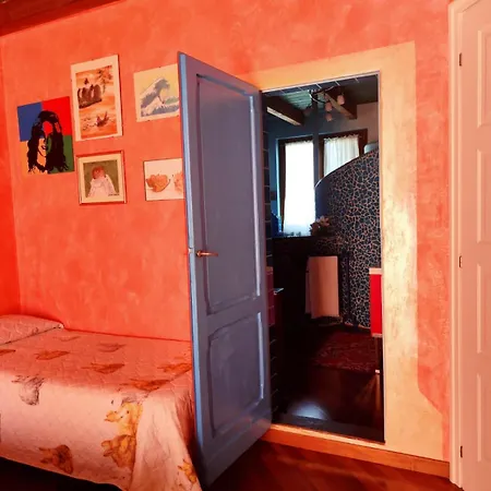 Проживание в семье Chiara Affascinante Villino Монсамполо-дель-Тронто