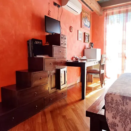 Chiara Affascinante Villino Монсамполо-дель-Тронто